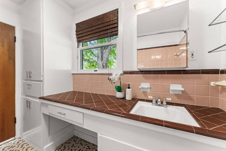 15-web-or-mls-4330-parkwood-rd-25.jpg