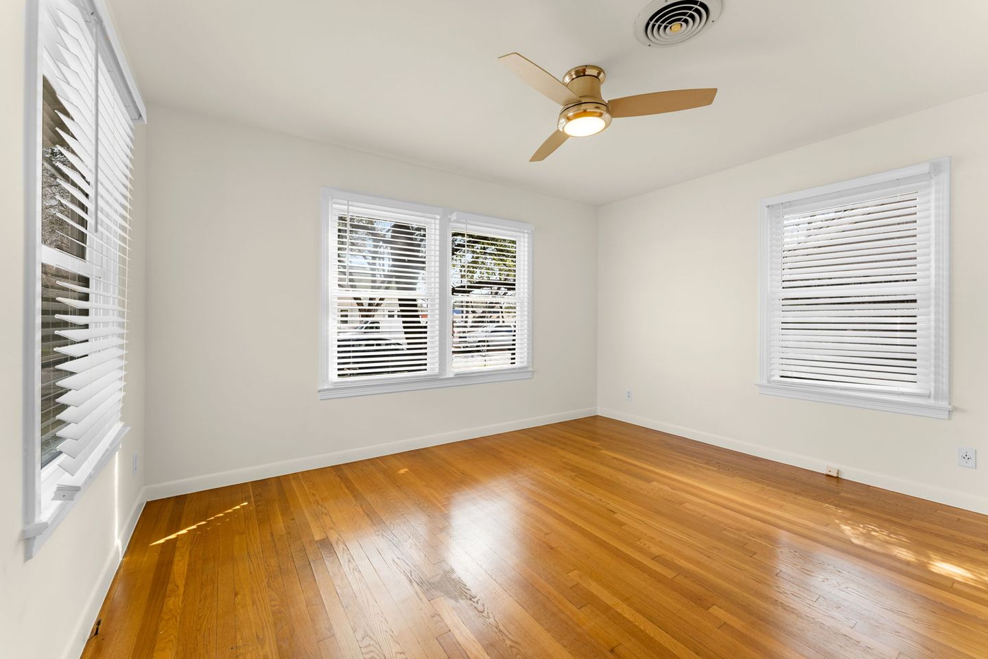 15-web-or-mls-4502-rosedale-ave-(11-of-26).jpg