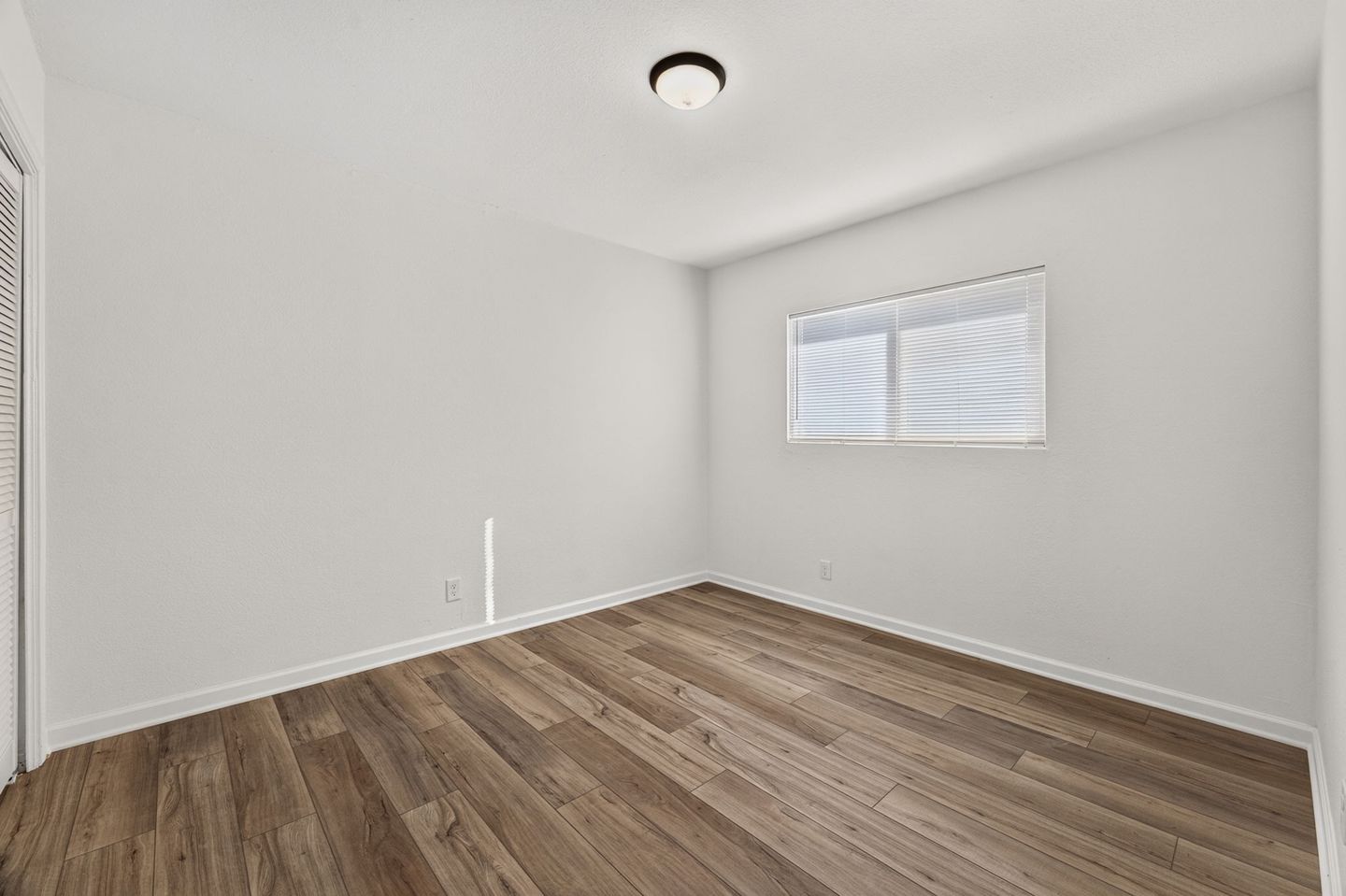 15-web-or-mls-6913-la-salle-dr-(15-of-25).jpg