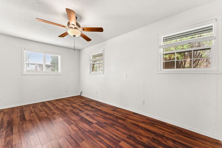 153829e5-23-custom-204-terrace-dr-16-of-21.jpg