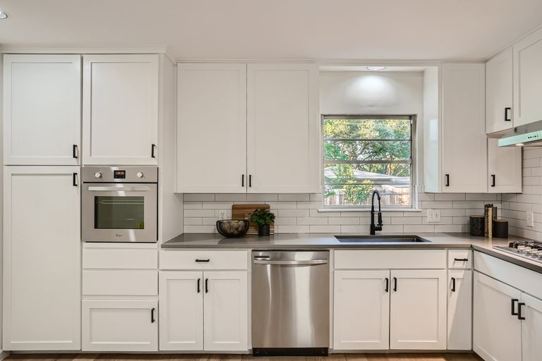 16-kitchen-feature.jpg