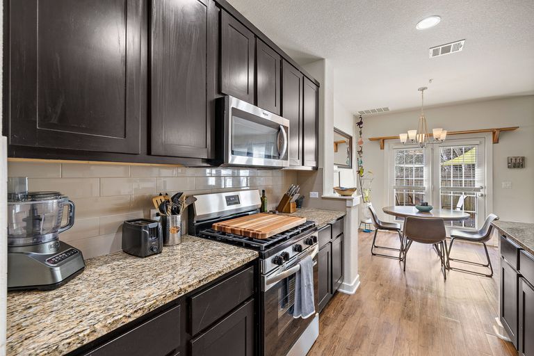 16-web-or-mls-1101-e-parmer-ln-318-kcp-011926---121.jpg