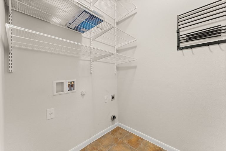 16-web-or-mls-11205-cap-stone-dr-17.jpg