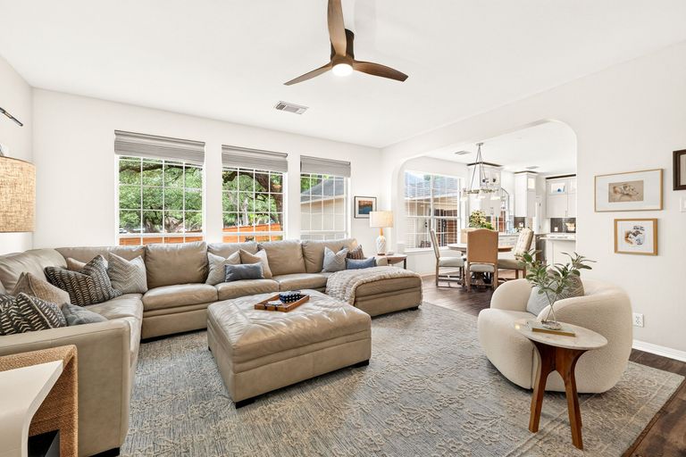 16-web-or-mls-11314-pebble-garden-(16-of-47).jpg