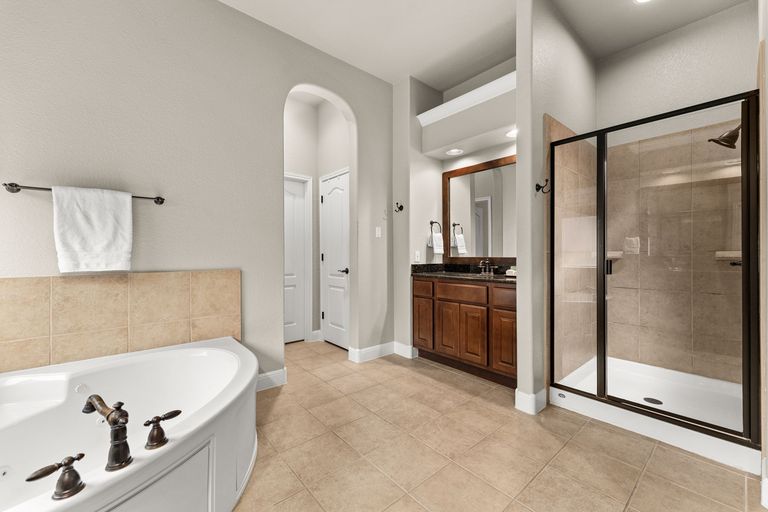 16-web-or-mls-11505-hollister-dr-32.jpg