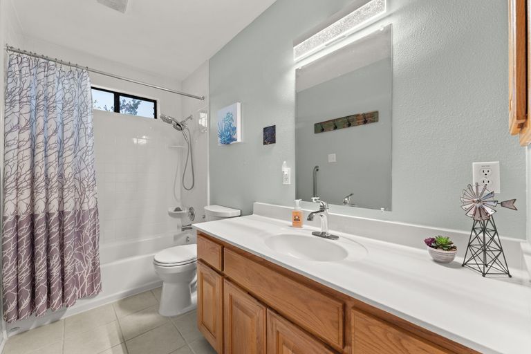 16-web-or-mls-11551-farm-to-market-32-2.jpg