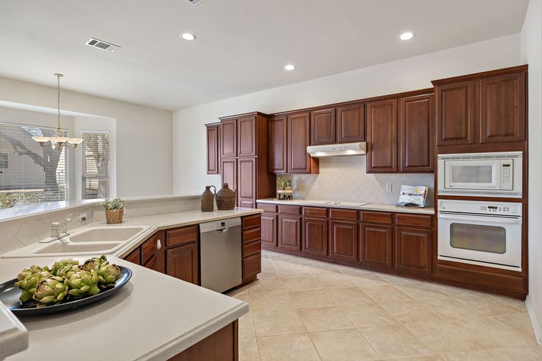 16-web-or-mls-120-durango-trail-kcp-022625---167.jpg