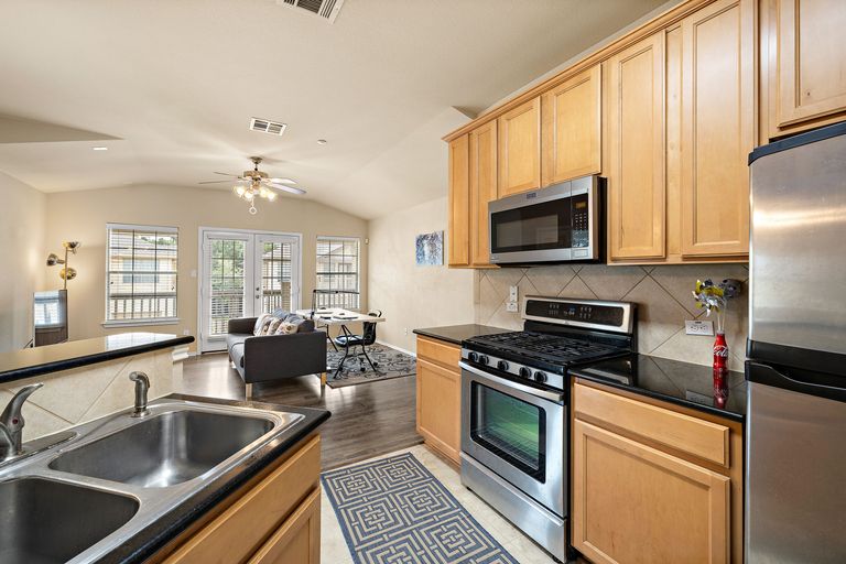 16-web-or-mls-1310-w-parmer-ln,-2401-kcp-052324---124.jpg