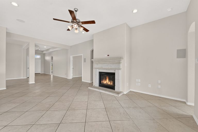 16-web-or-mls-13833-arbor-hill-cove-(6-of-37).jpg
