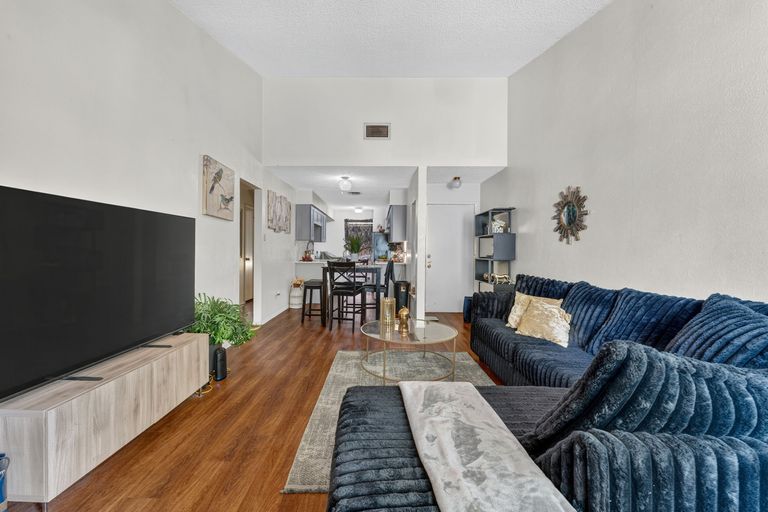 16-web-or-mls-1404-w-braker-ln-a-and-b-(16-of-25).jpg