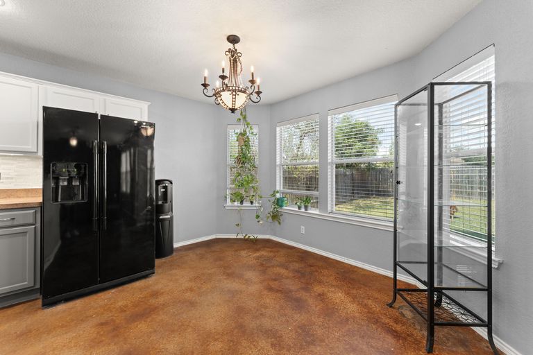 16-web-or-mls-15216-parrish-ln-10.jpg