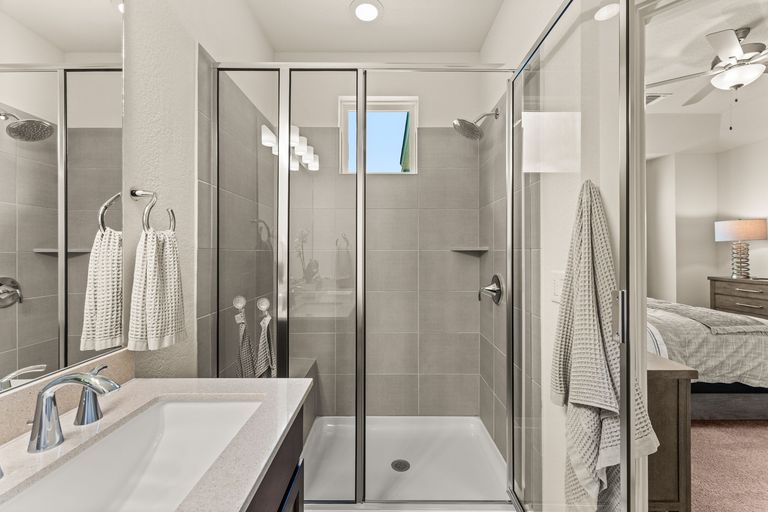 16-web-or-mls-1717-roseburg-dr-13.jpg