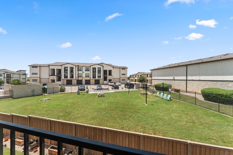 16-web-or-mls-2306-dillon-pond-ln-b-20.jpg