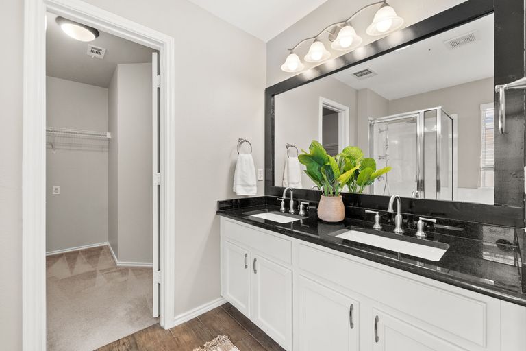 16-web-or-mls-2500-wilma-rudolph-rd-23.jpg