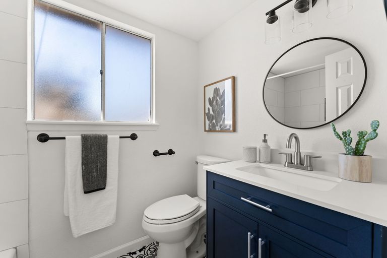 16-web-or-mls-2705-ashdale-dr-(15-of-26).jpg