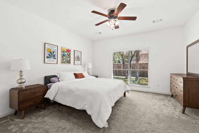 16-web-or-mls-3831-sapphire-loop-19.jpg