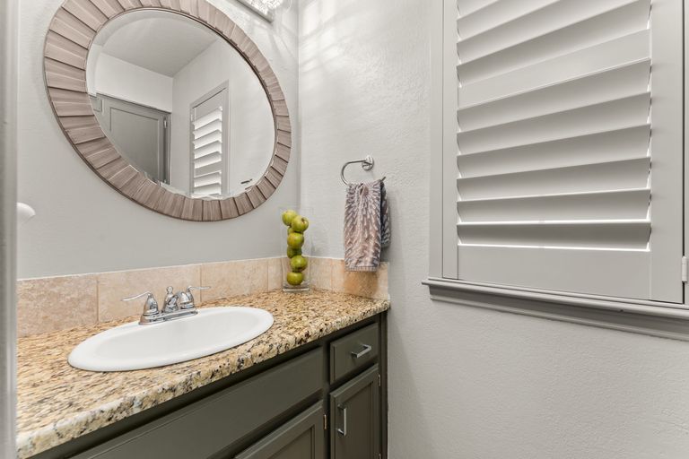 16-web-or-mls-4002-shoal-creek-blvd-b-(9-of-25).jpg