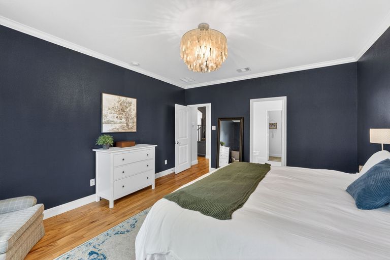 16-web-or-mls-408-kissing-oak-dr-(16-of-39).jpg