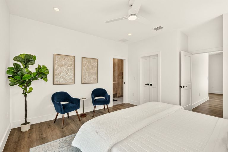 16-web-or-mls-4601-hank-ave-1-(18-of-32).jpg