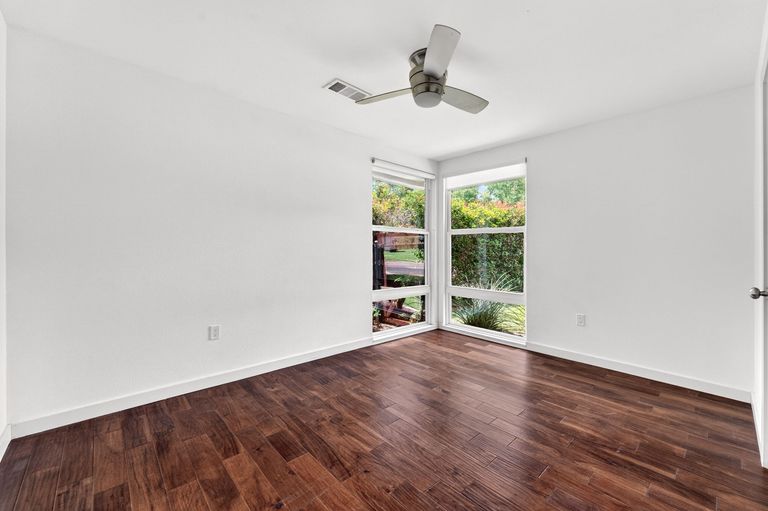 16-web-or-mls-6215-peggy-st-(18-of-26).jpg