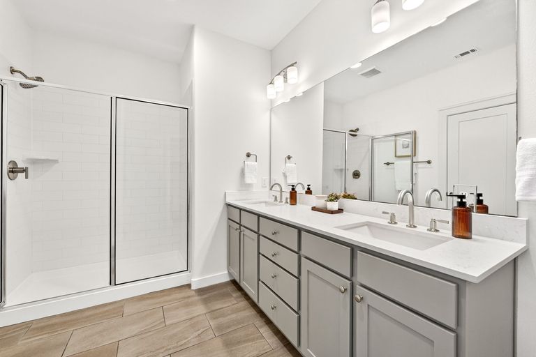 16-web-or-mls-6800-menchaca-rd-13-(17-of-25).jpg