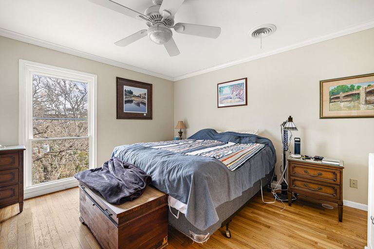 16-web-or-mls-7-inwood-cir-020625-125.jpg