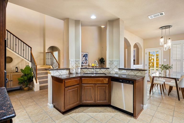 16-web-or-mls-801-zappa-dr-kcp-031226---160.jpg