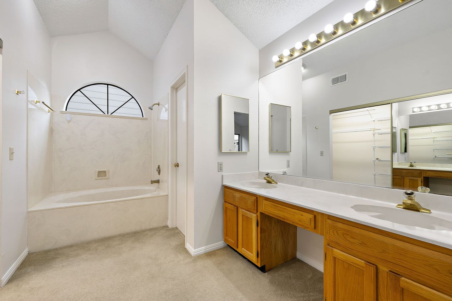 16-web-or-mls-8302-mendota-cove-kcp-081325---60.jpg