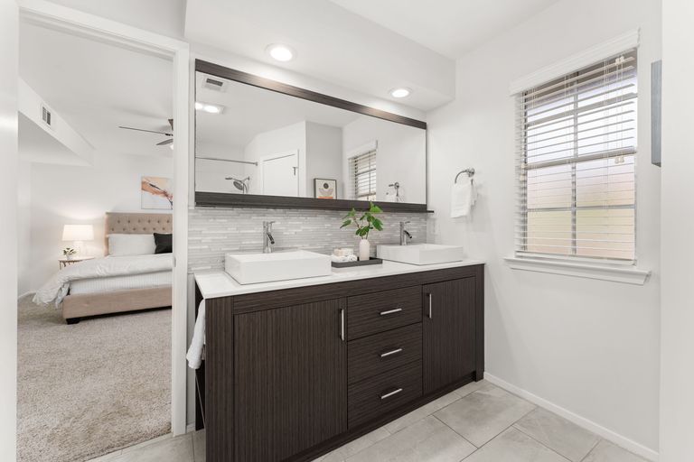 16-web-or-mls-8409-spring-valley-dr-12.jpg