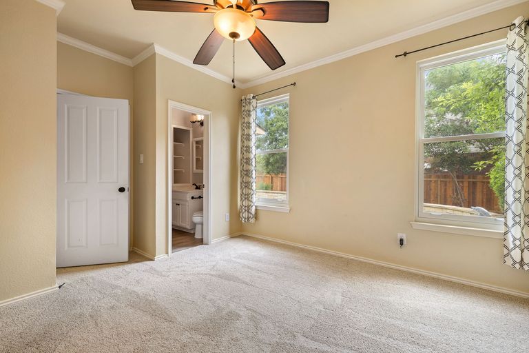 16-web-or-mls-8410-cambria-dr-kcp-042425---94.jpg