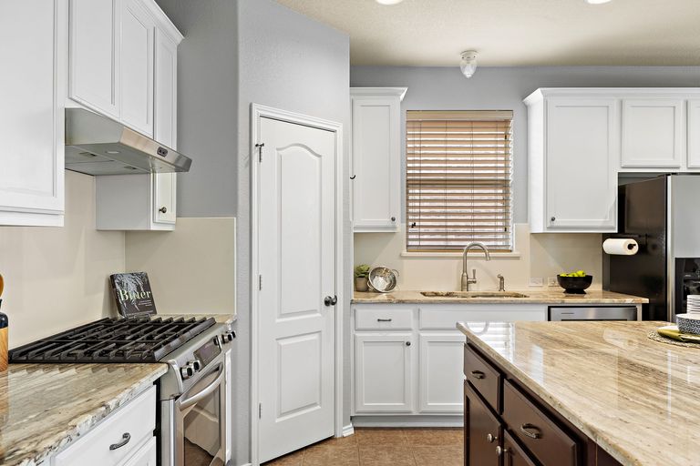 16-web-or-mls-8706-fenton-dr-kcp-071525---160.jpg