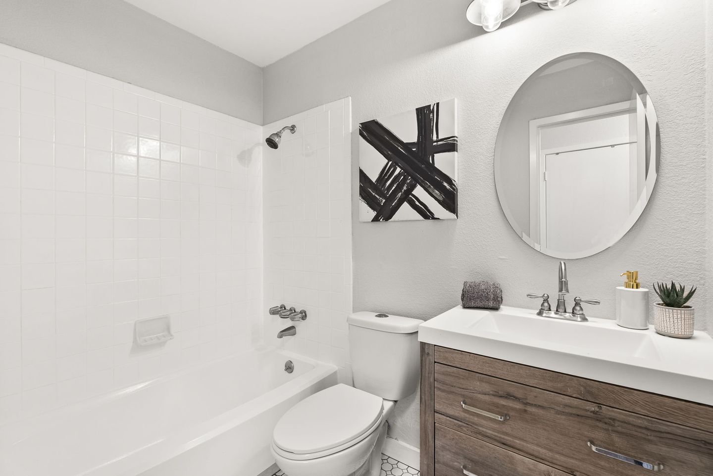 16-web-or-mls-8900-creekmont-cove-(16-of-21).jpg