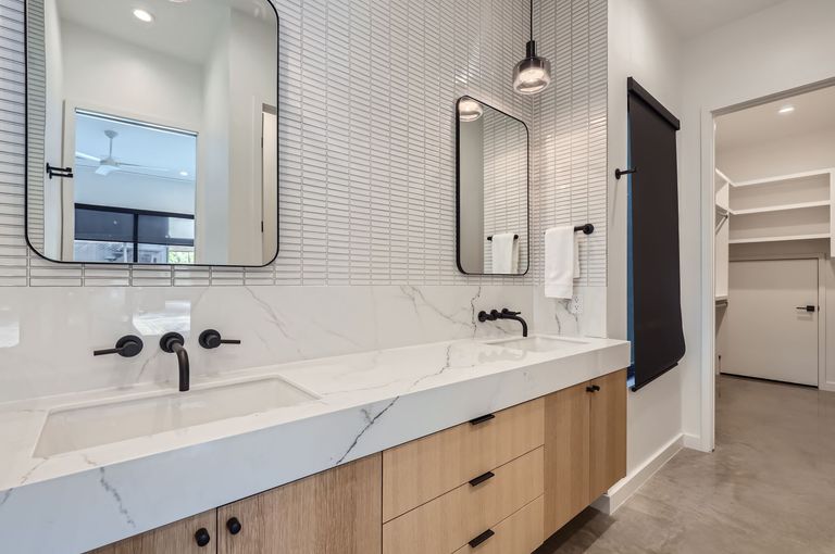 1610-hether-st---web-quality---013---14-primary-bathroom.jpg