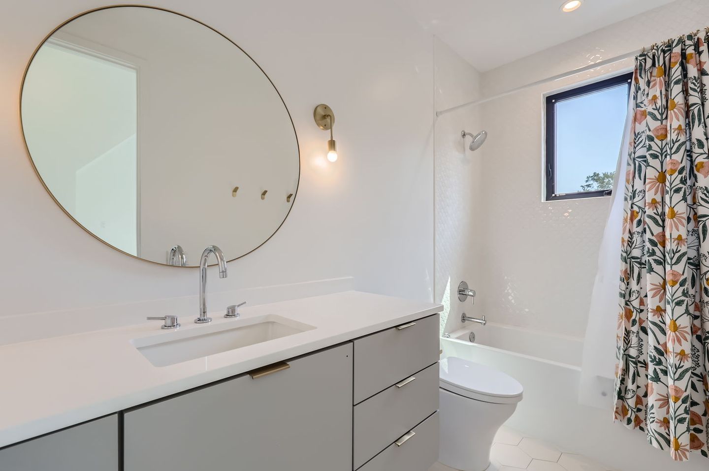 1610-hether-st---web-quality---018---19-2nd-floor-bathroom.jpg