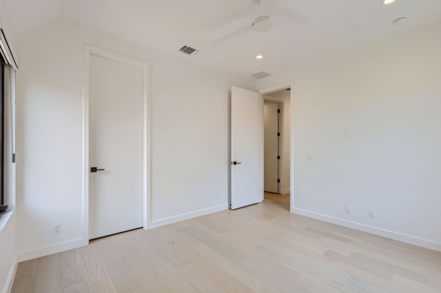 1610-hether-st---web-quality---021---22-2nd-floor-bedroom.jpg