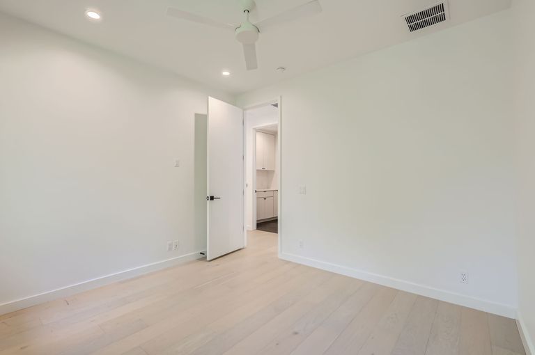 1610-hether-st---web-quality---023---24-2nd-floor-bedroom.jpg