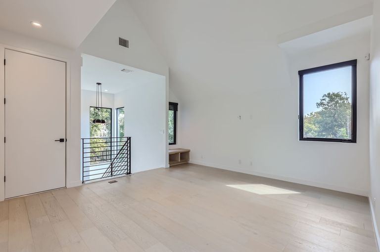 1610-hether-st---web-quality---026---29-2nd-floor-family-room.jpg