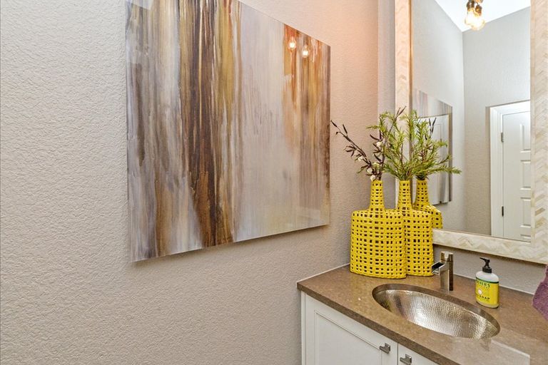 17-017_powder-bathroom.jpg