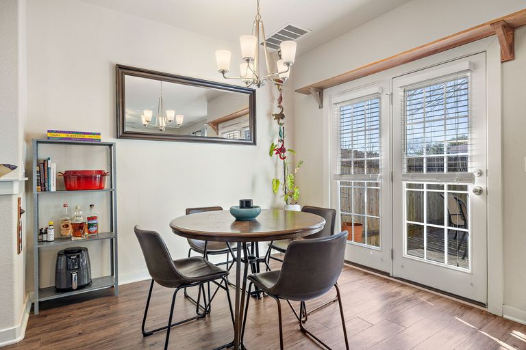 17-web-or-mls-1101-e-parmer-ln-318-kcp-011926---68.jpg
