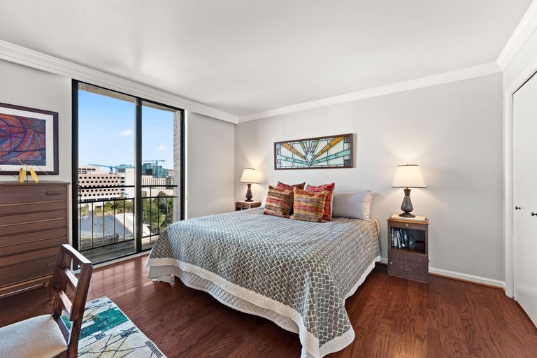 17-web-or-mls-1122-colorado-st-1202-16.jpg