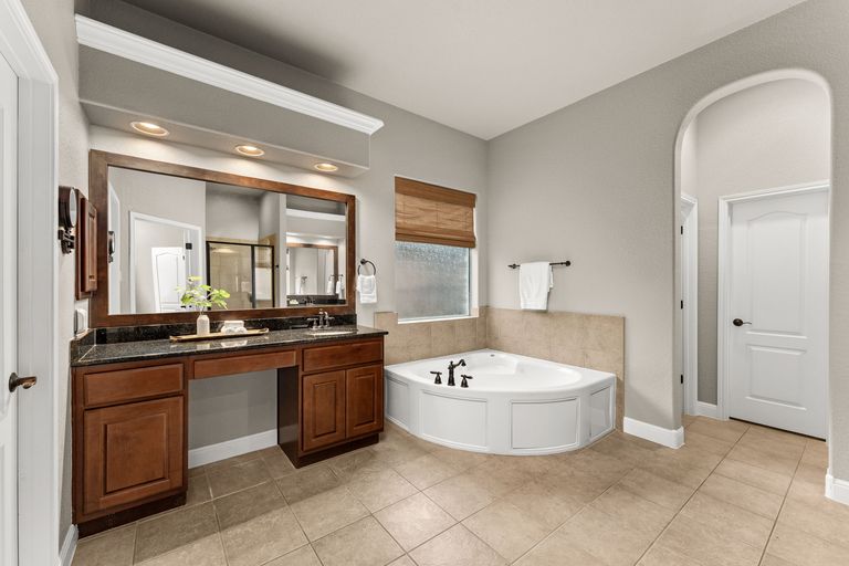 17-web-or-mls-11505-hollister-dr-23.jpg