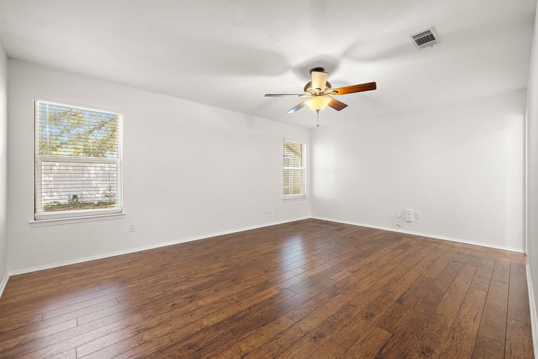 17-web-or-mls-11608-tanglebriar-trail-kcp-090226---25.jpg