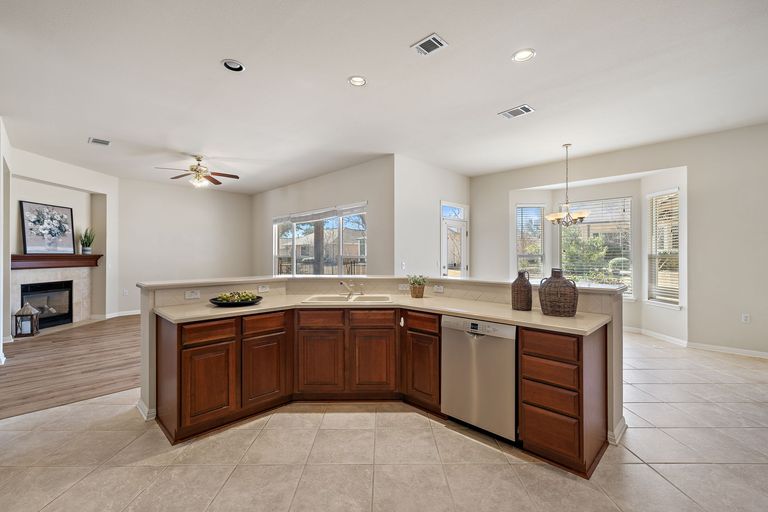 17-web-or-mls-120-durango-trail-kcp-022625---172.jpg