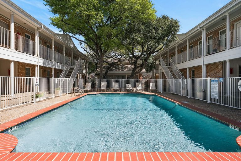 17-web-or-mls-1240-barton-hills-dr-206-(23-of-23).jpg