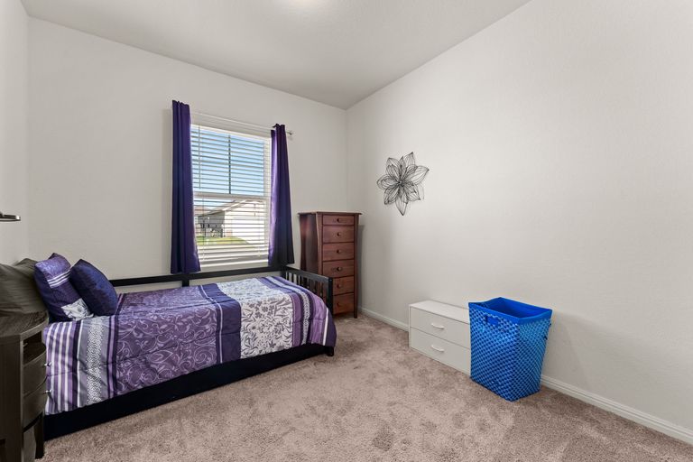 17-web-or-mls-12701-samuel-adams-dr.jpg