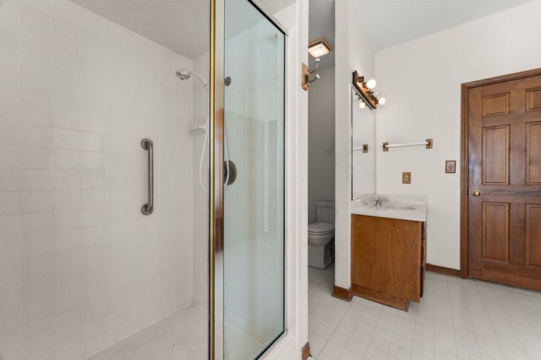17-web-or-mls-13104-s-ridge-cir-23-1731615715.jpg