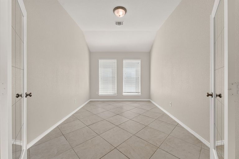 17-web-or-mls-13833-arbor-hill-cove-(15-of-37).jpg