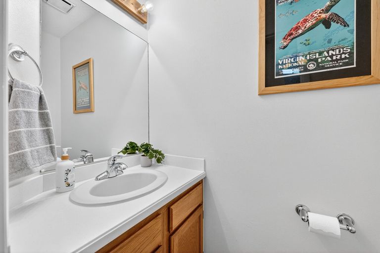 17-web-or-mls-1411-gracy-farms-ln-118-(17-of-27).jpg