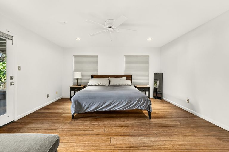 17-web-or-mls-1800-w-10th-st-(17-of-34).jpg