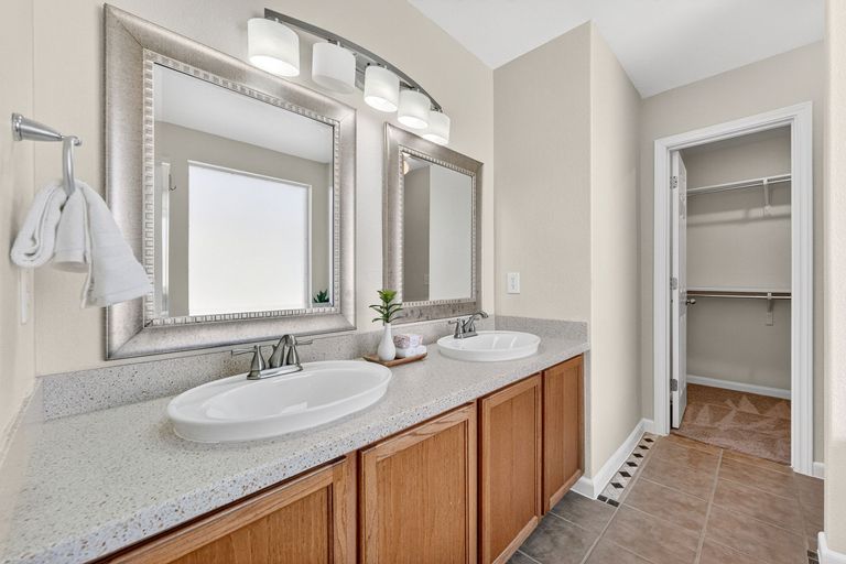 17-web-or-mls-2210-john-tee-dr-(30-of-30)-1771454075.jpg